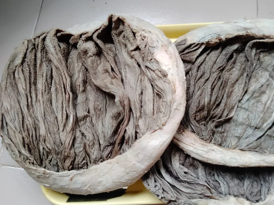 Salted omasum arranged in a packing tray